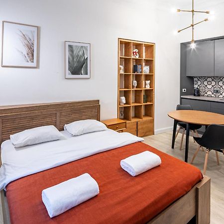 Apartamenty On Knyazya Romana 利沃夫 外观 照片