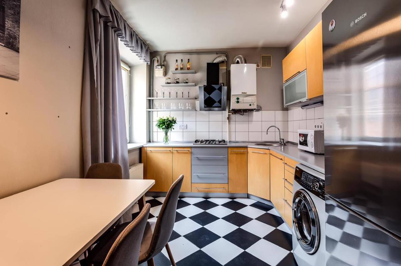 Apartamenty On Knyazya Romana 利沃夫 外观 照片