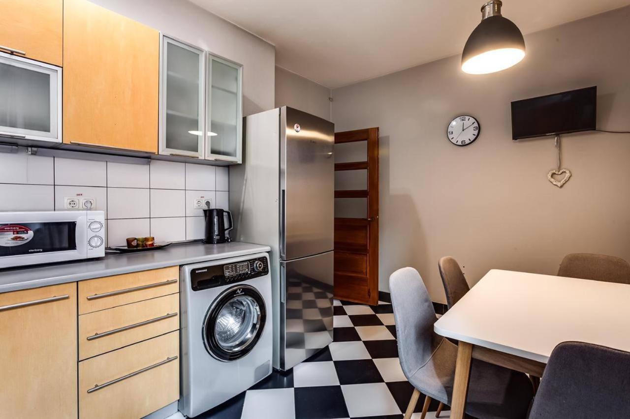 Apartamenty On Knyazya Romana 利沃夫 外观 照片