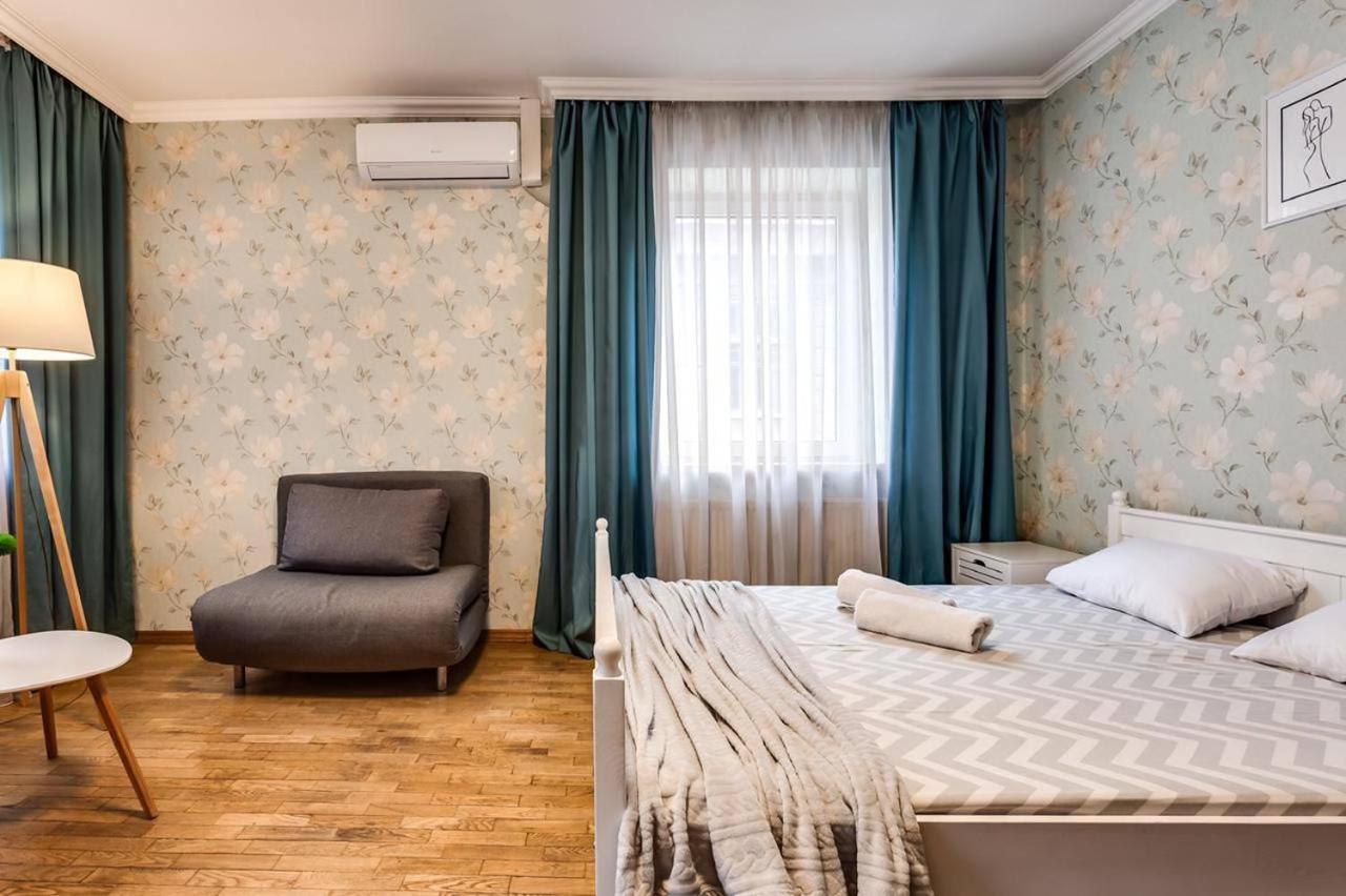 Apartamenty On Knyazya Romana 利沃夫 外观 照片