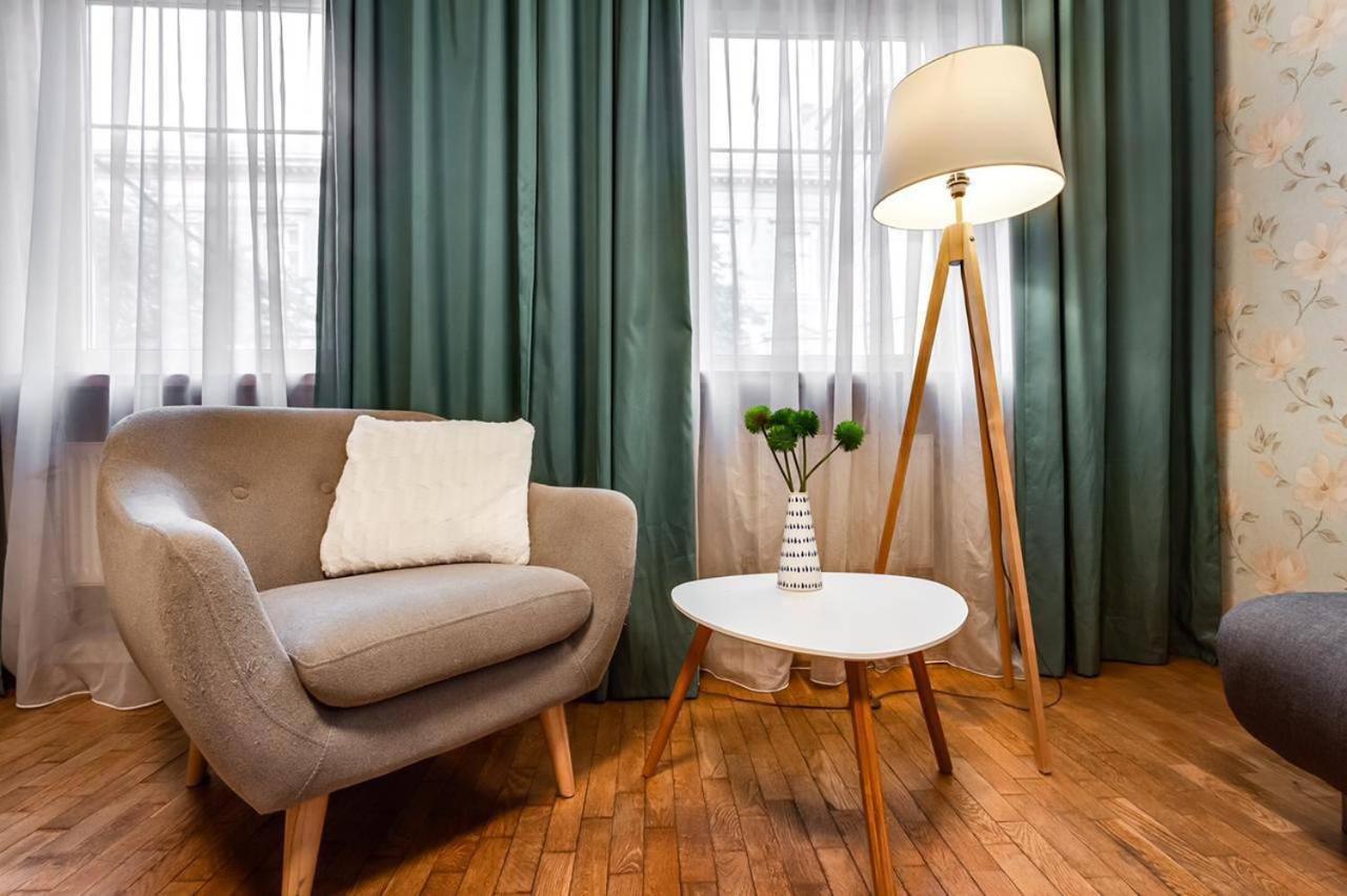 Apartamenty On Knyazya Romana 利沃夫 外观 照片