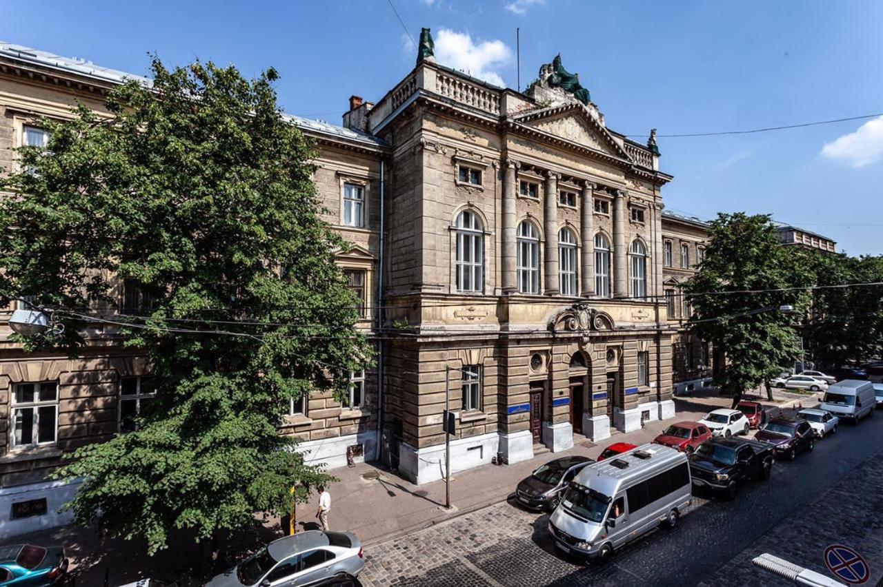 Apartamenty On Knyazya Romana 利沃夫 外观 照片