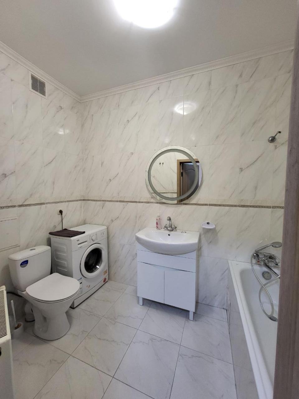 Apartamenty On Knyazya Romana 利沃夫 外观 照片