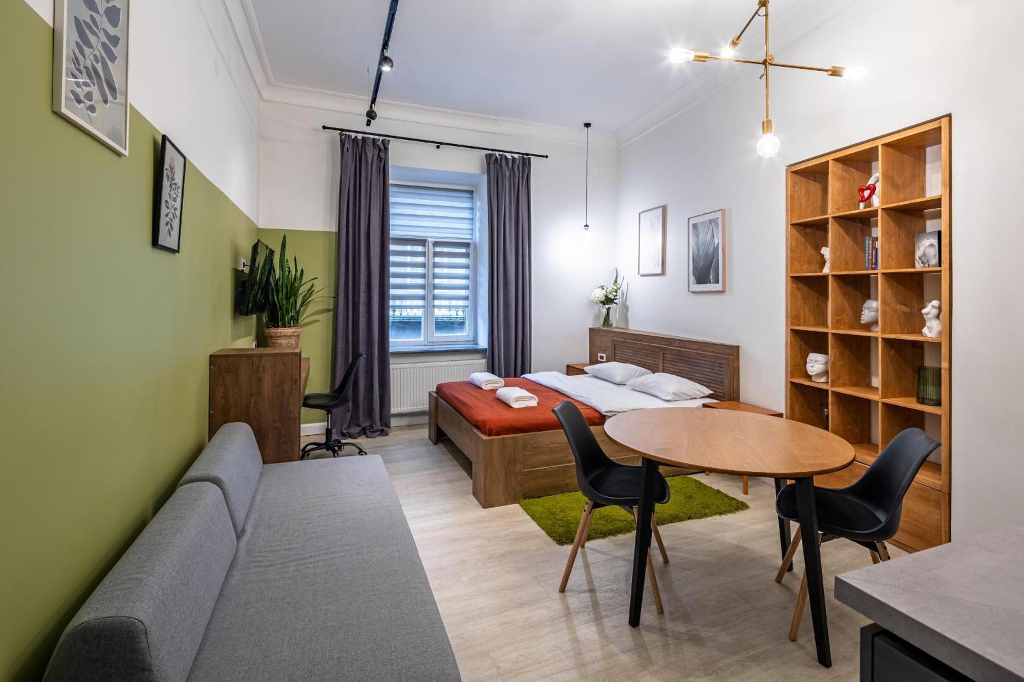Apartamenty On Knyazya Romana 利沃夫 外观 照片