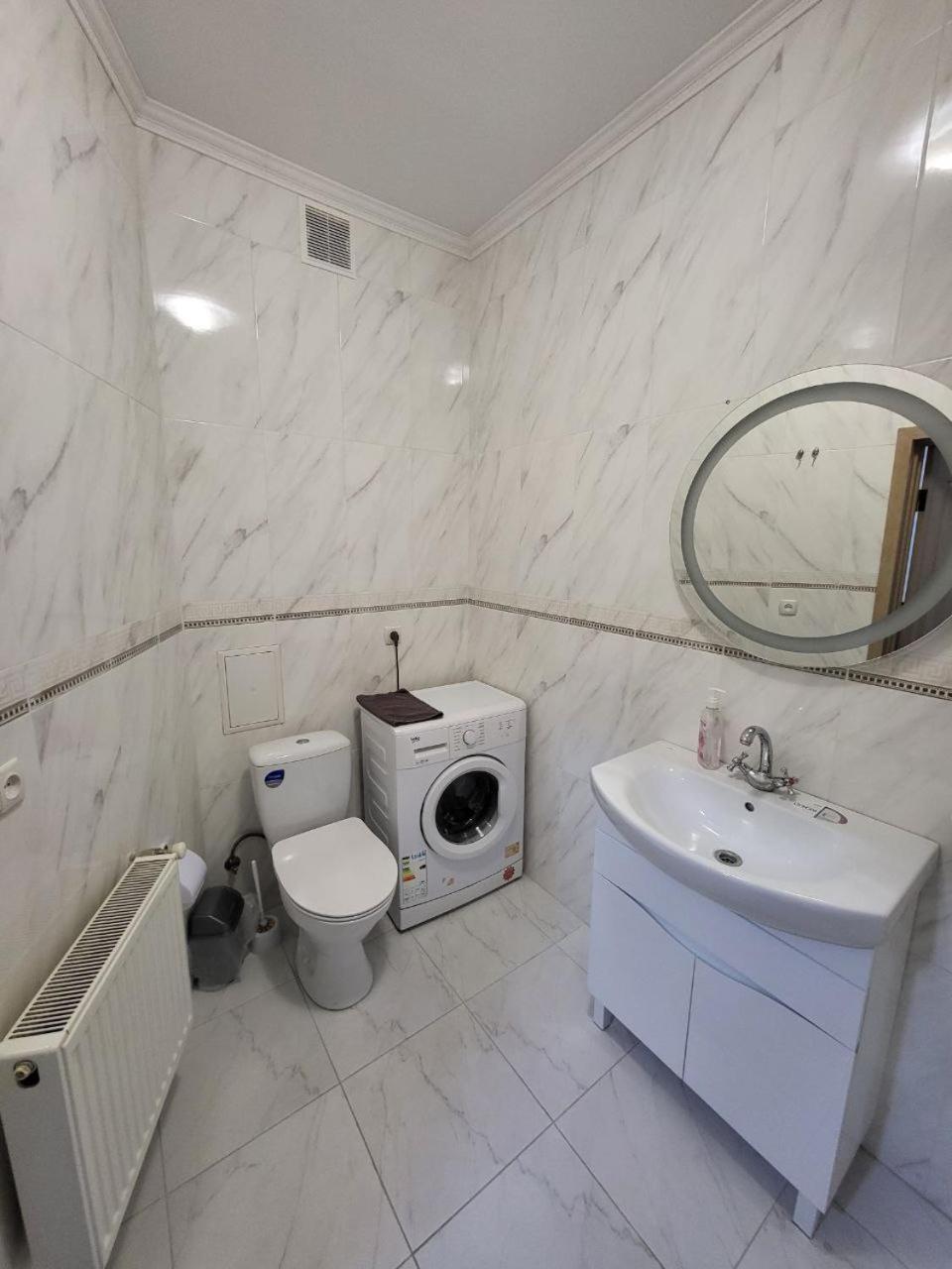 Apartamenty On Knyazya Romana 利沃夫 外观 照片