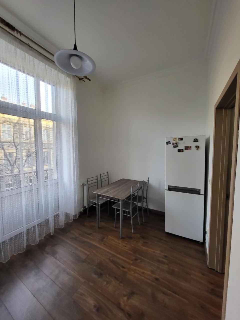 Apartamenty On Knyazya Romana 利沃夫 外观 照片