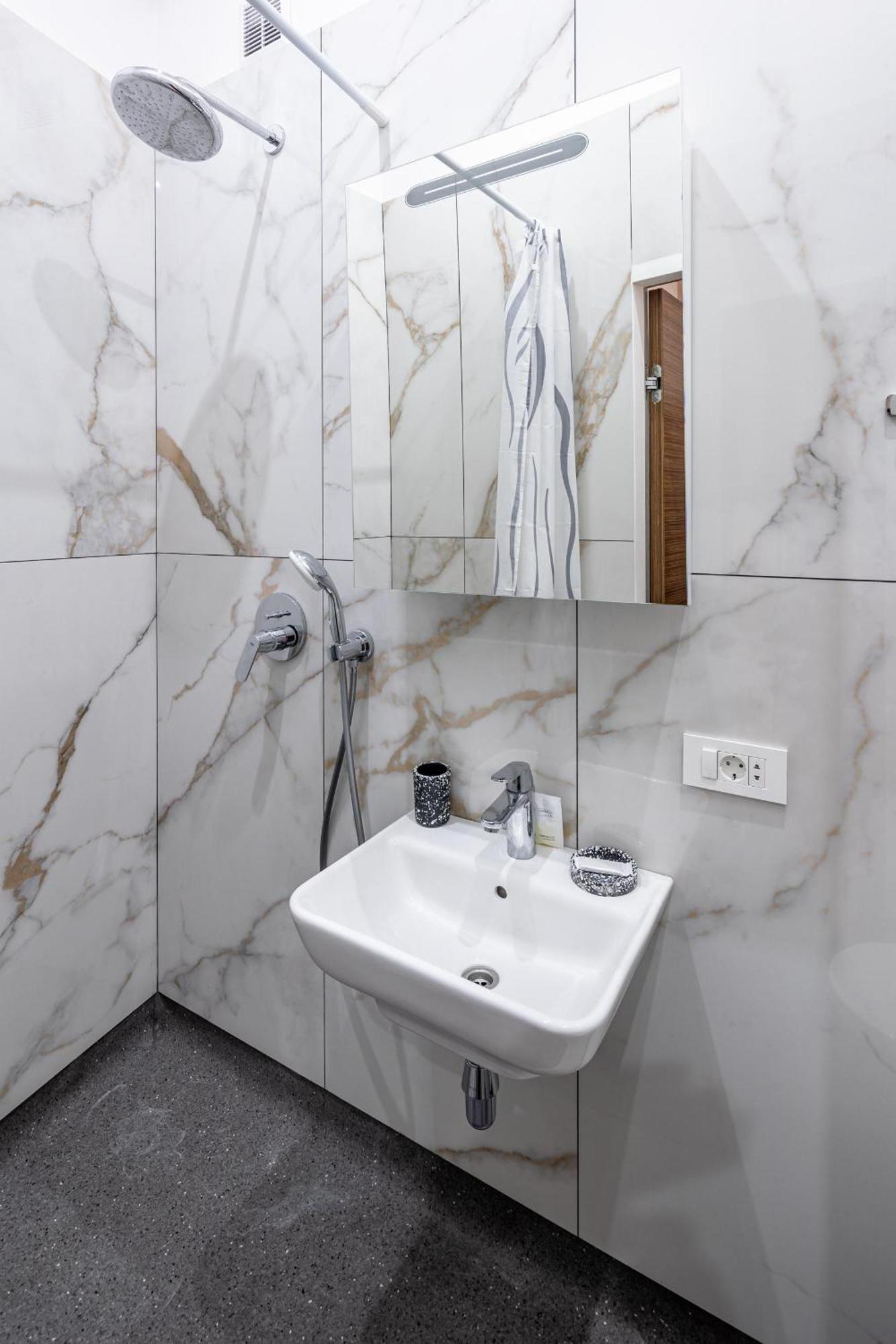 Apartamenty On Knyazya Romana 利沃夫 外观 照片